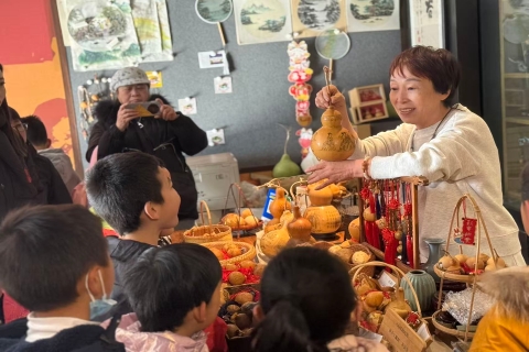 阮氏微雕葫芦焕“新”而行pg电子平台新春走基层丨